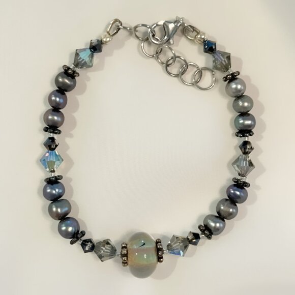 Dark Grey Pearl & Lampwork Bead Bracelet - Picture 3 of 3